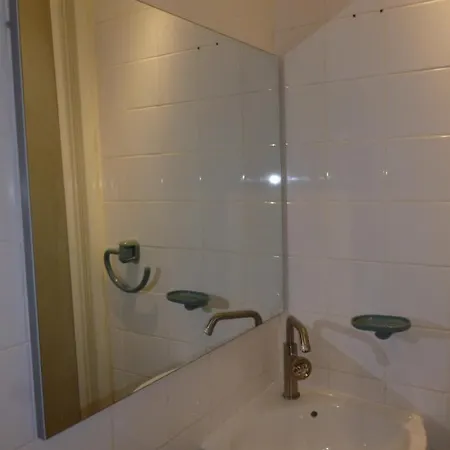 Gentlemen Au Premier Etage A 50 Metres De La