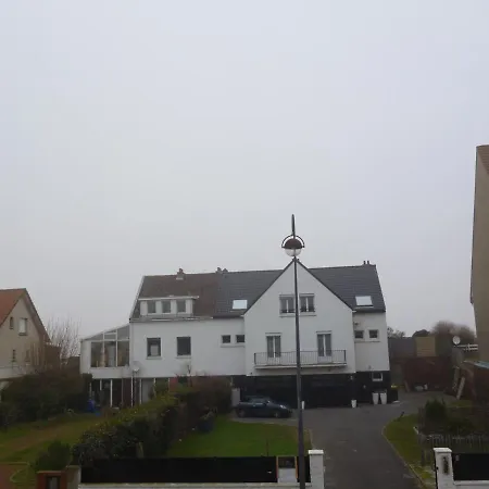 Gentlemen Au Premier Etage A 50 Metres De La Сангатт