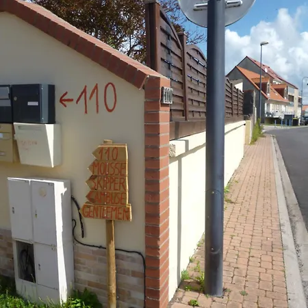 Gentlemen Au Premier Etage A 50 Metres De La *